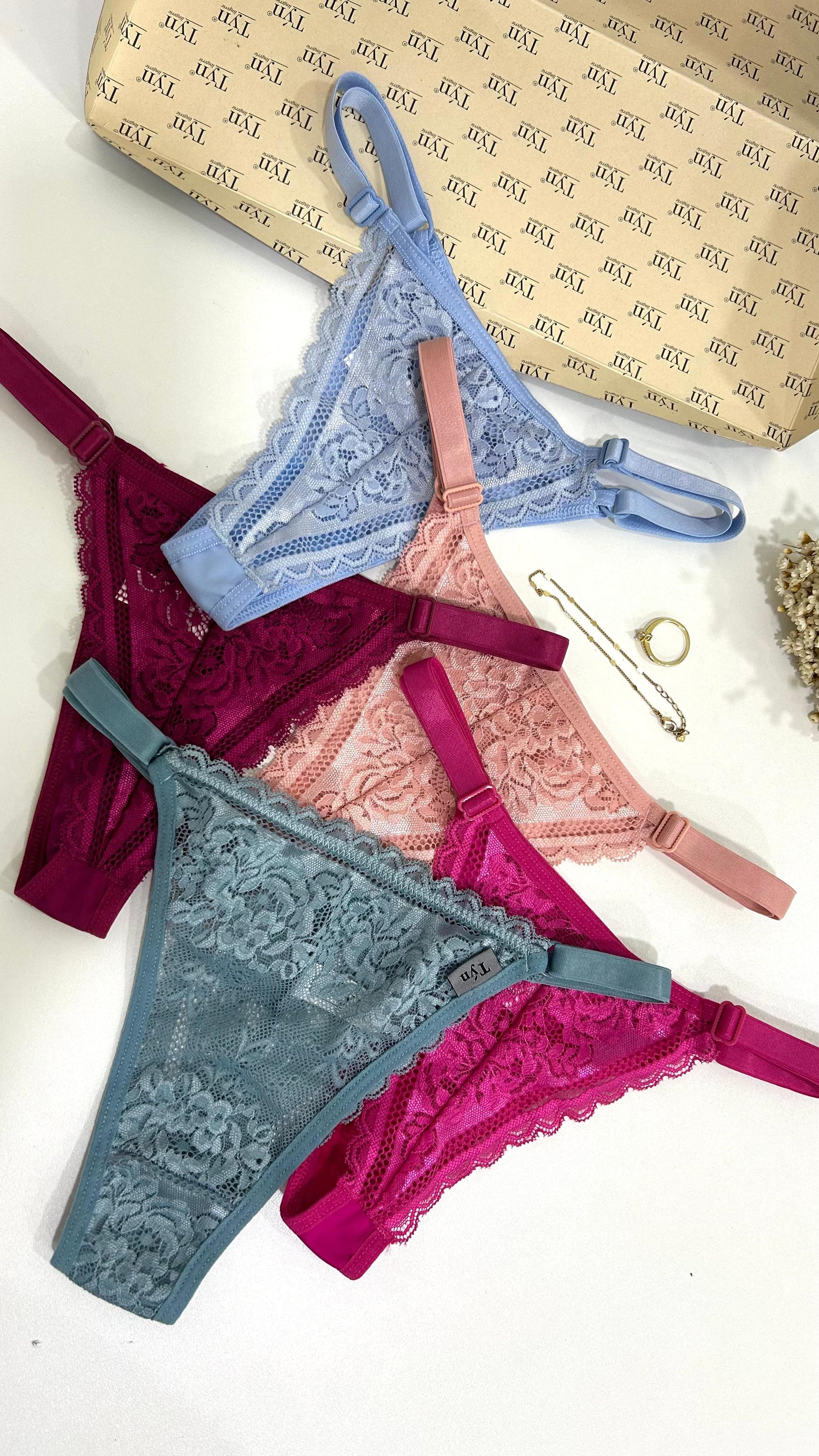Combo leve 5 e pague 4 - Calcinha fio dental com regulagem e toda em renda